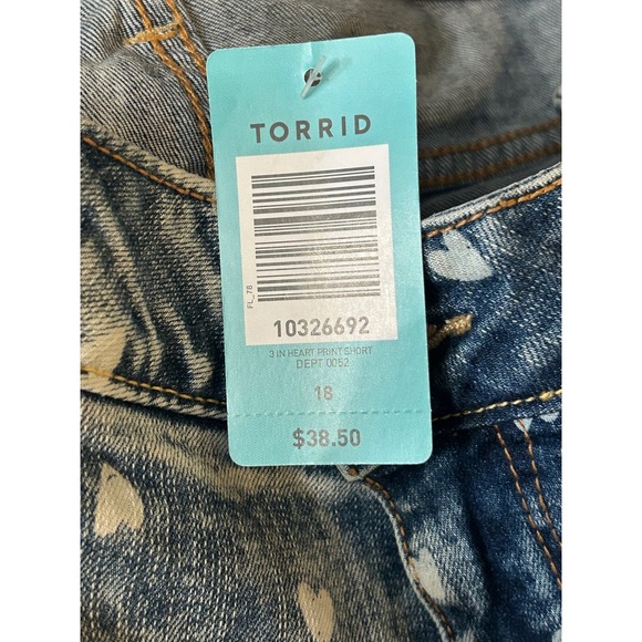 Torrid Heart Print Denim Cutoff Shorts NWT Size 18 Raw Hem Distressed - Picture 4 of 5